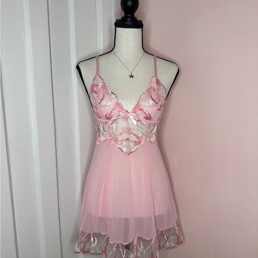 SOLD

Elegant Pink Lace Chemise